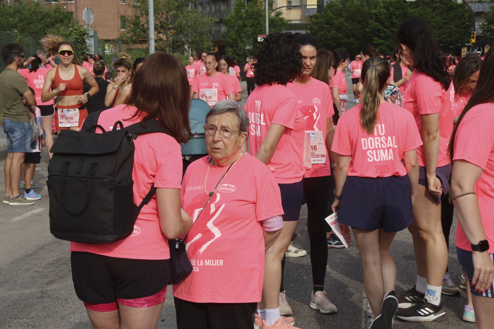 Carrera de la Mujer | Imparable marea rosa en Gijón