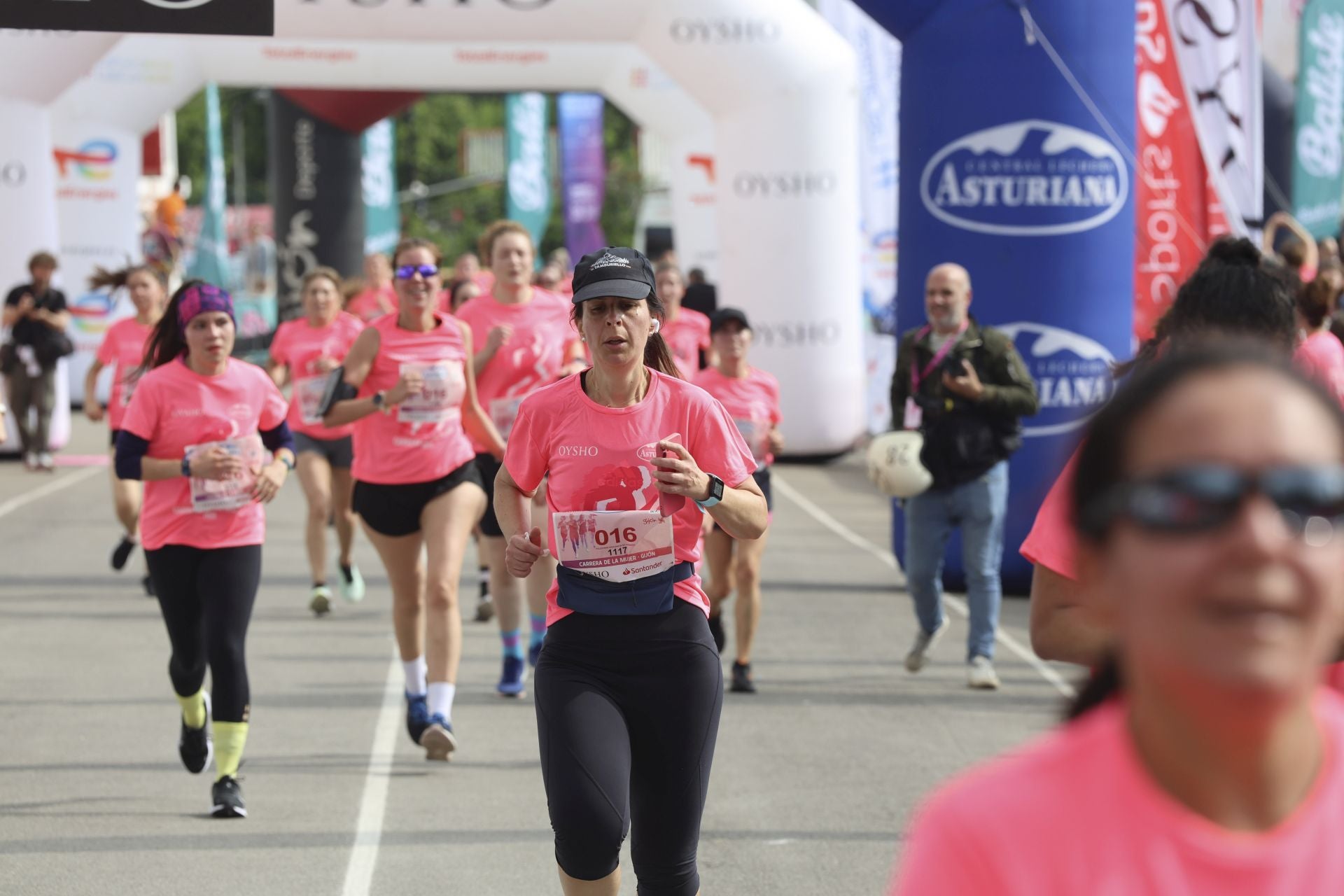 Carrera de la Mujer | Imparable marea rosa en Gijón