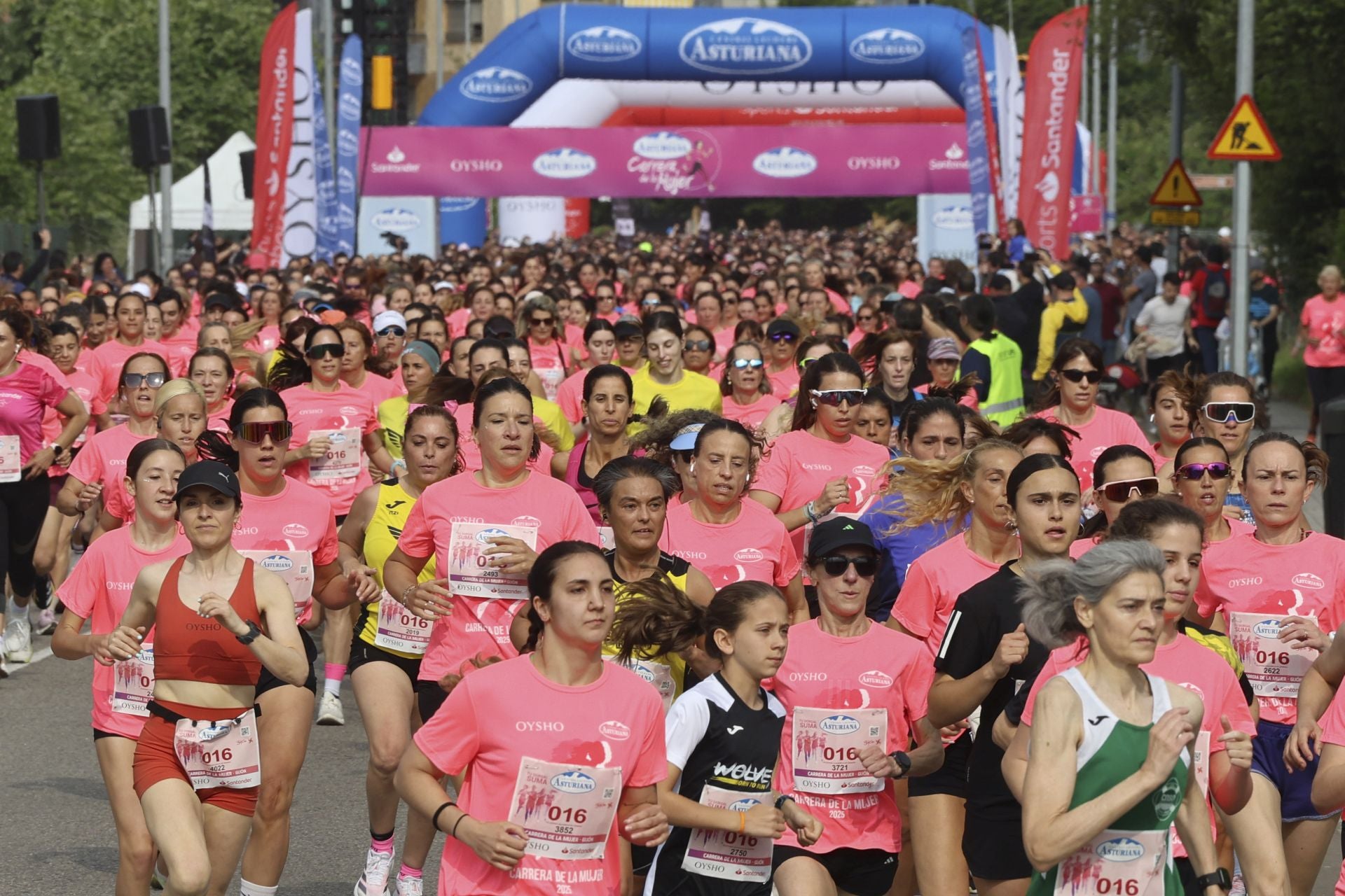 Carrera de la Mujer | Imparable marea rosa en Gijón