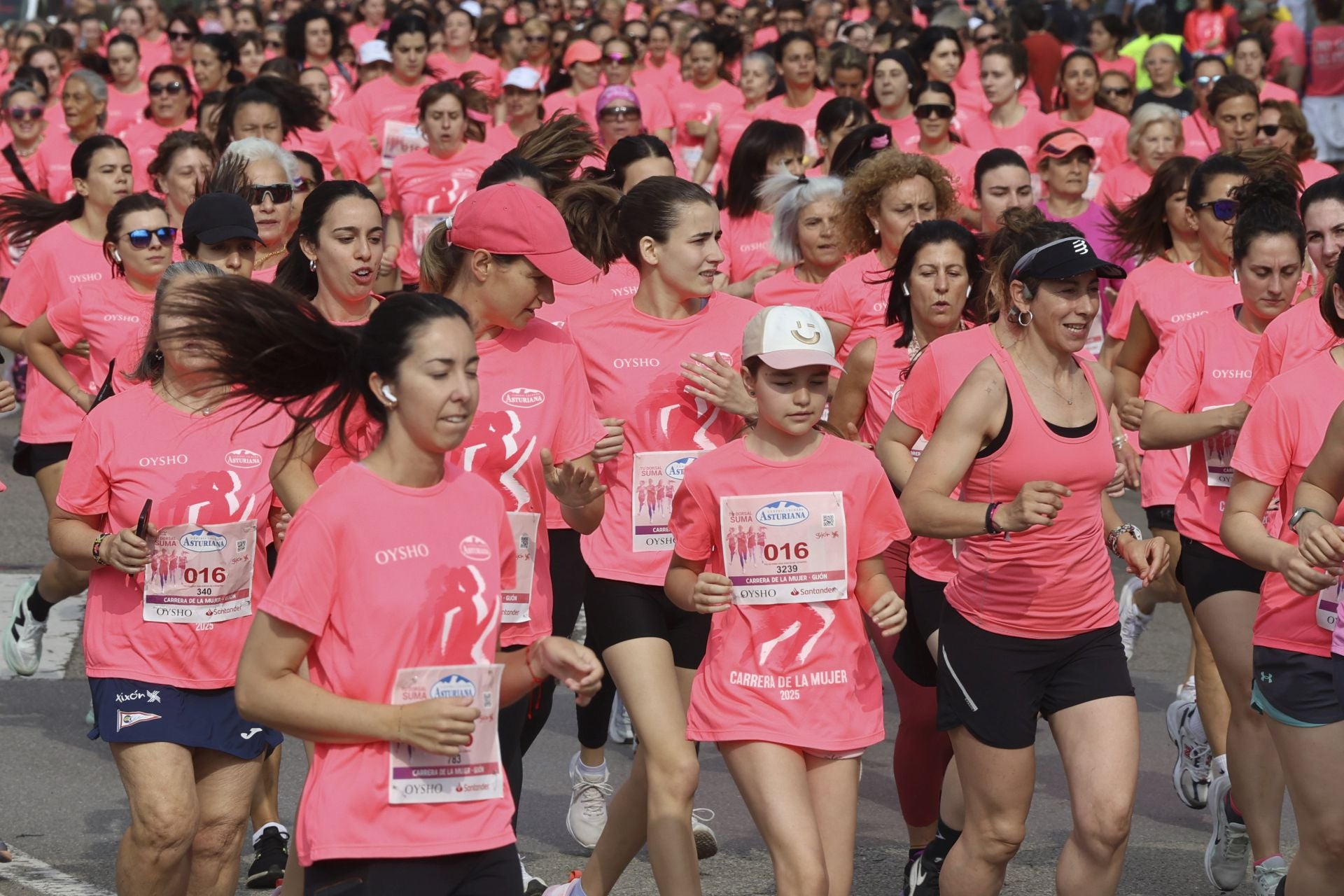 Carrera de la Mujer | Imparable marea rosa en Gijón