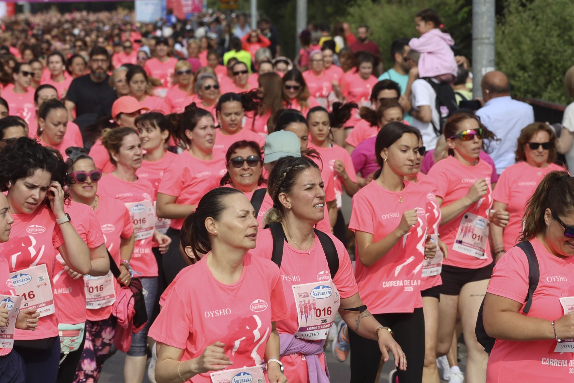 Carrera de la Mujer | Imparable marea rosa en Gijón