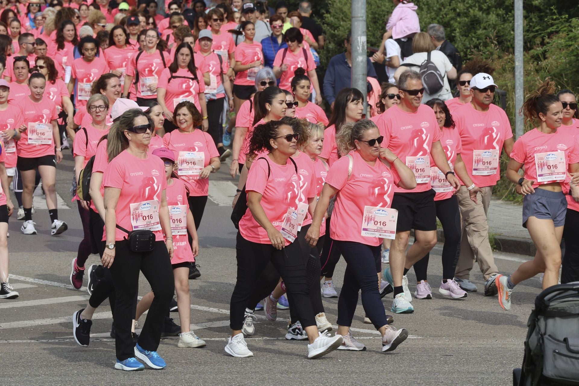 Carrera de la Mujer | Imparable marea rosa en Gijón