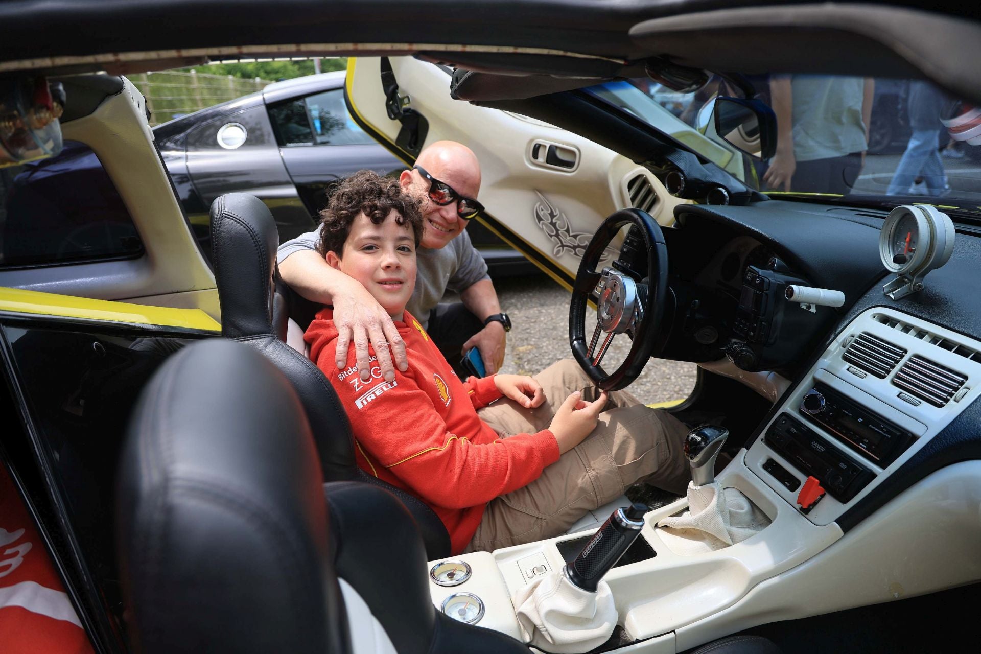 El motor de lujo revoluciona Pola de Siero