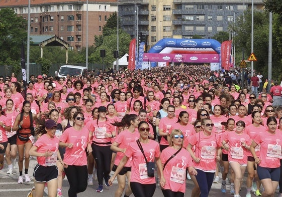 5.000 corredoras inscritas y otras mil más hicieron el recorrido de 5 kilómetros de la XXI Carrera de la Mujer - Central Lechera Asturiana