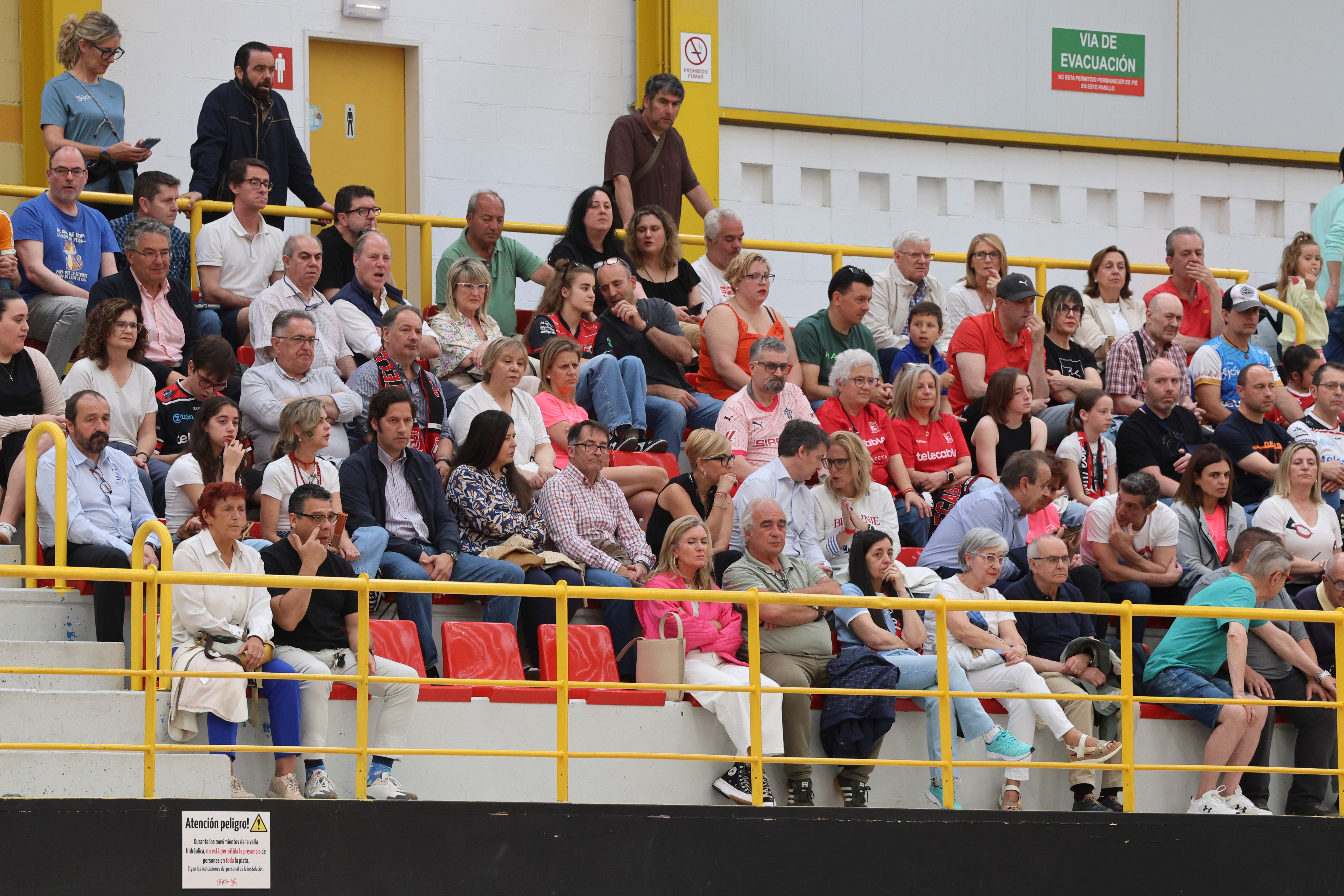 Entre la alegría y el llanto: las imágenes del último partido del Telecable Hockey