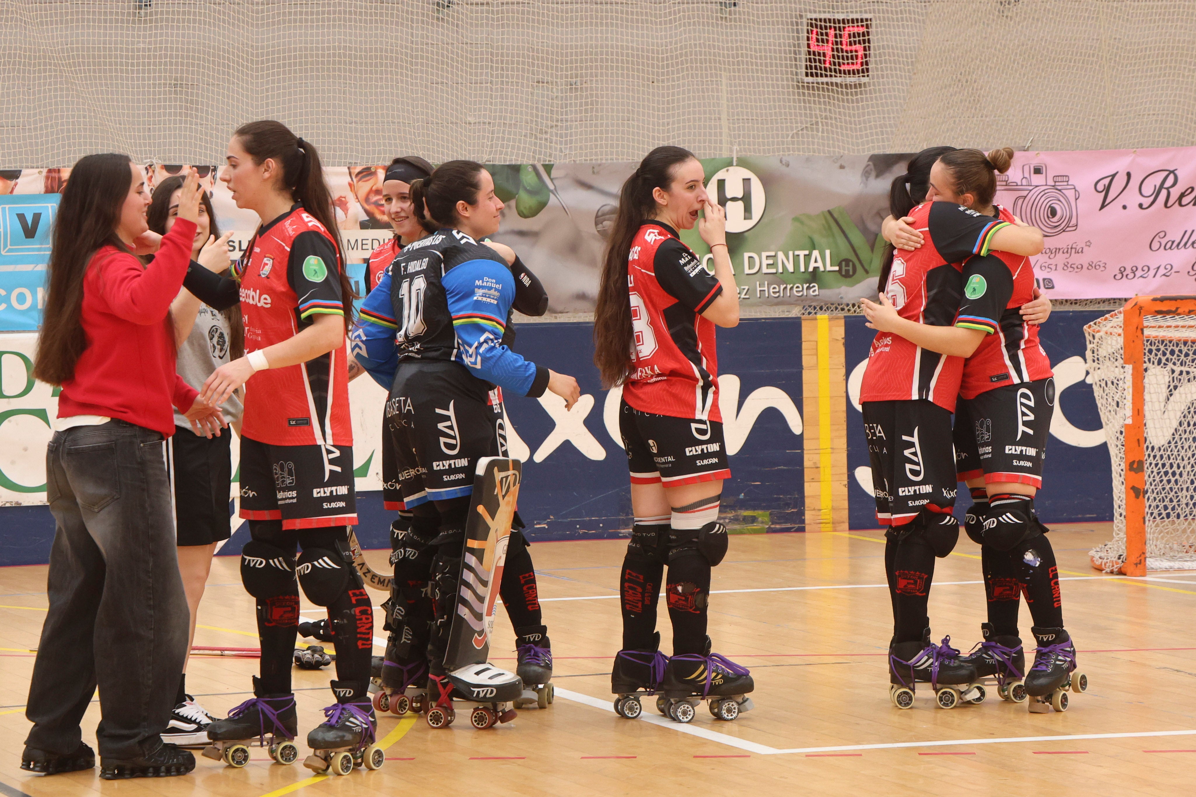 Entre la alegría y el llanto: las imágenes del último partido del Telecable Hockey