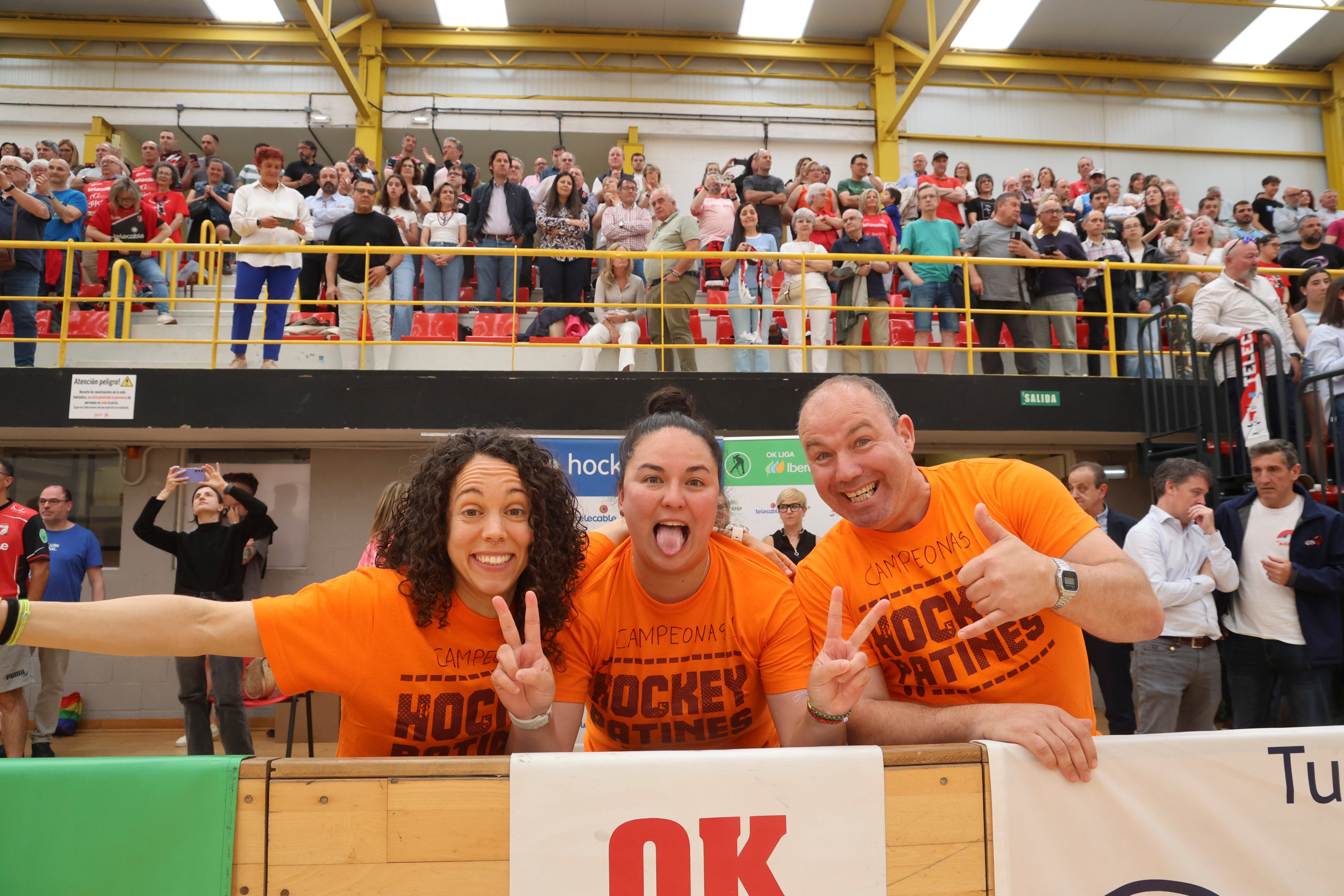 Entre la alegría y el llanto: las imágenes del último partido del Telecable Hockey