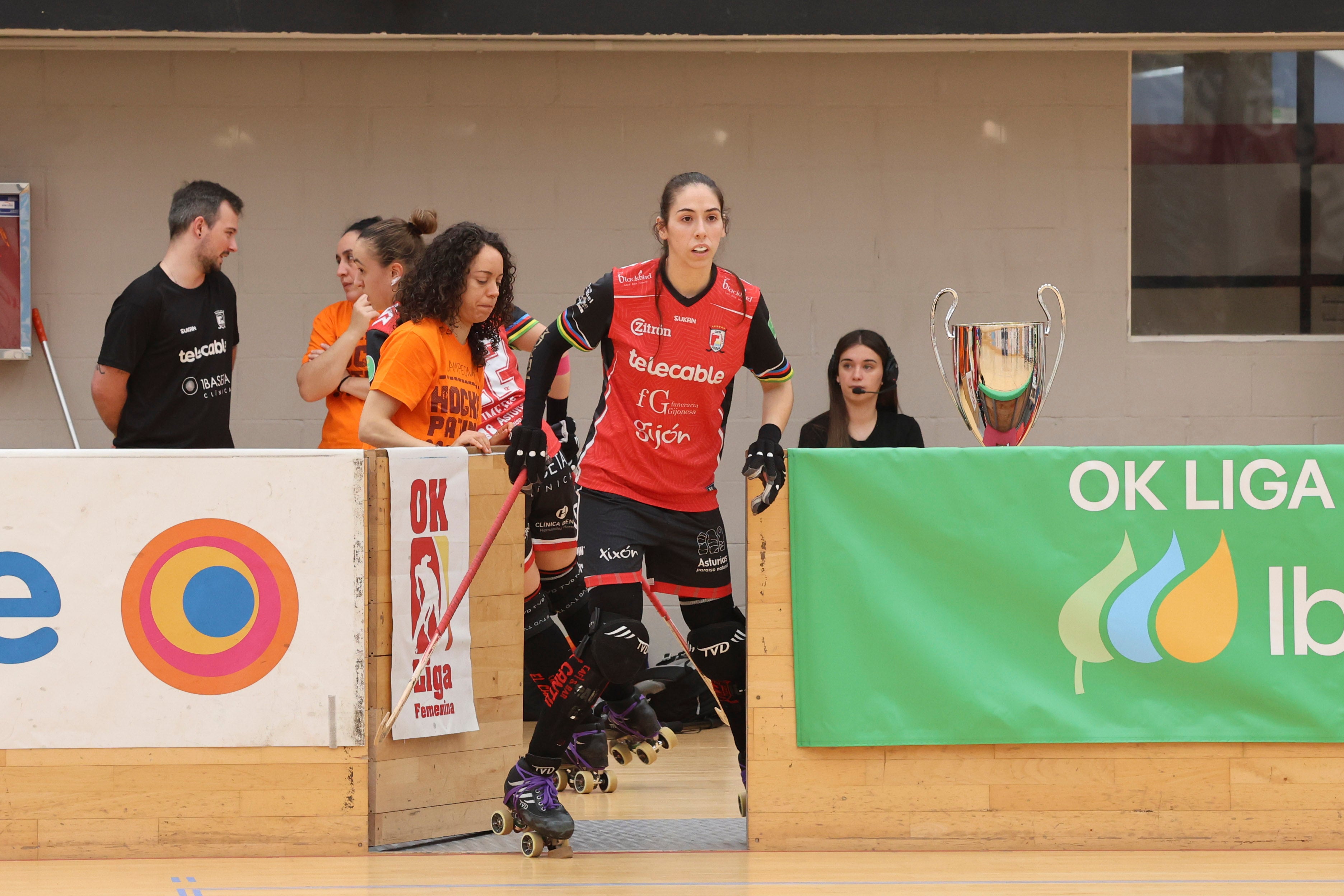Entre la alegría y el llanto: las imágenes del último partido del Telecable Hockey