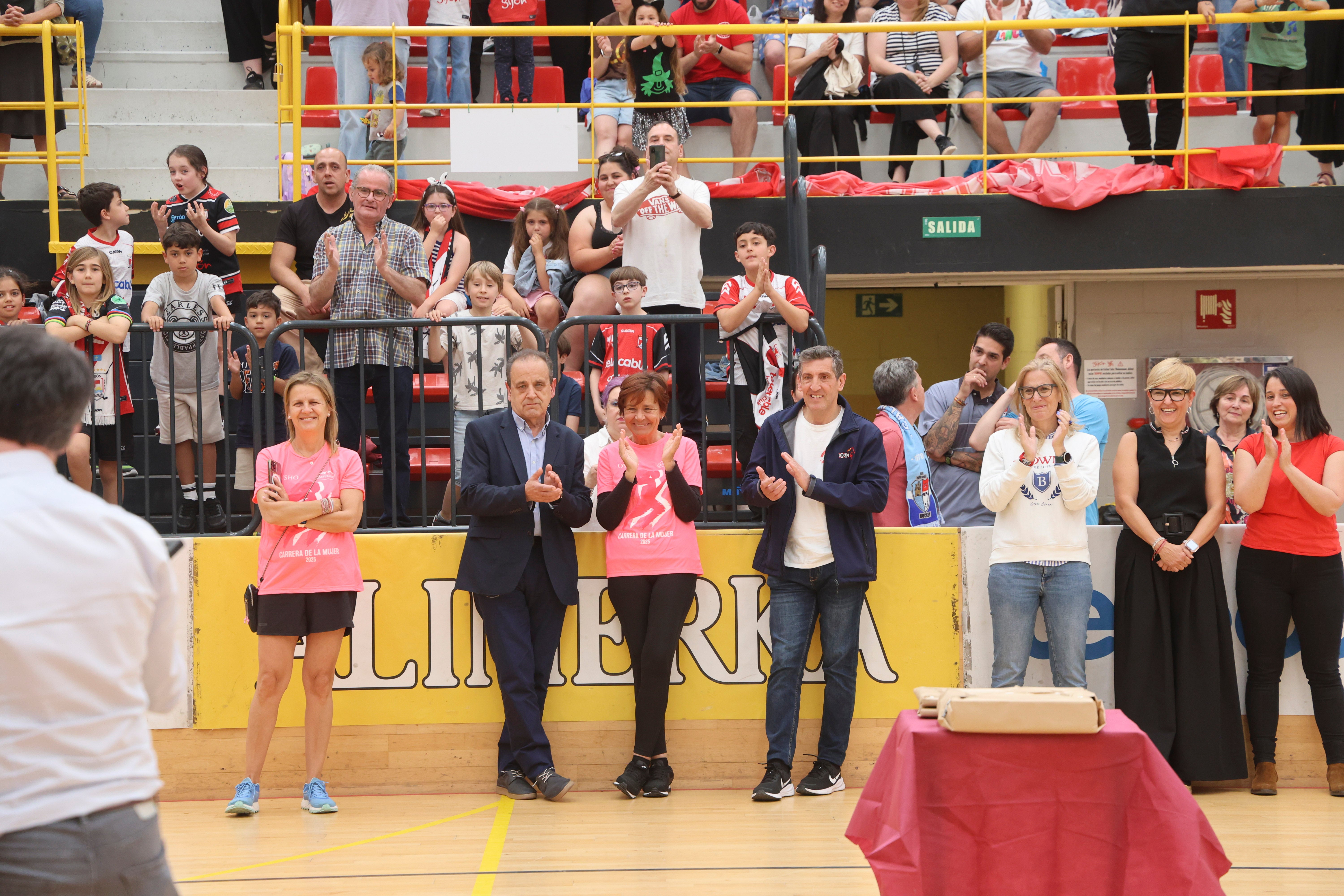 Entre la alegría y el llanto: las imágenes del último partido del Telecable Hockey