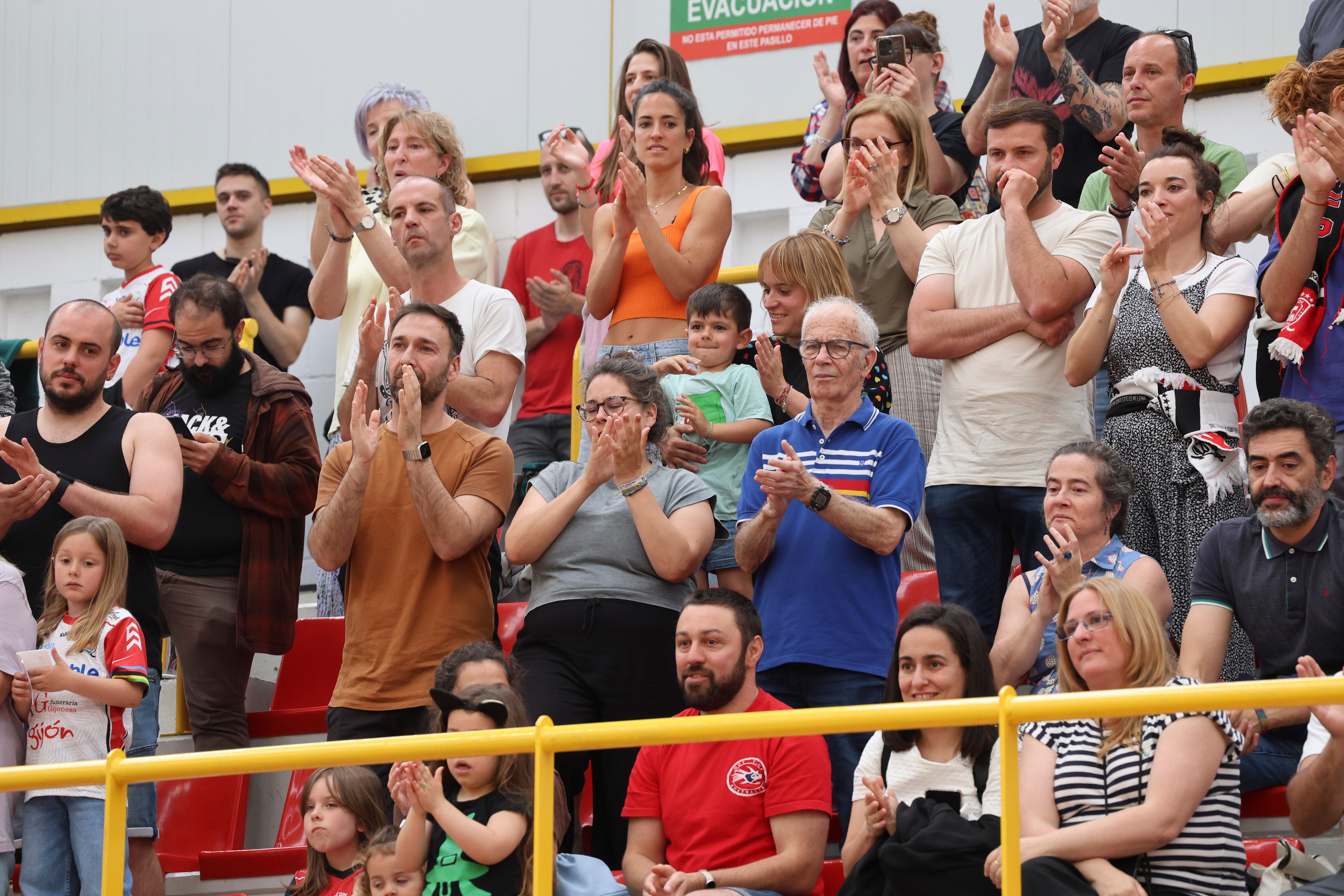 Entre la alegría y el llanto: las imágenes del último partido del Telecable Hockey