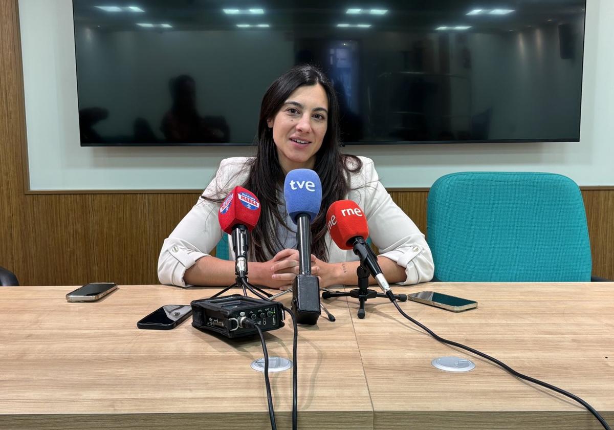 Alejandra Argüelles, presidenta del Club Balonmano La Calzada: «El primer equipo no saldrá a competir el año que viene»