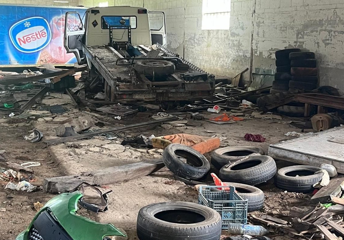 Los ecologistas denuncian la existencia de un vertedero en plena ría de Villaviciosa