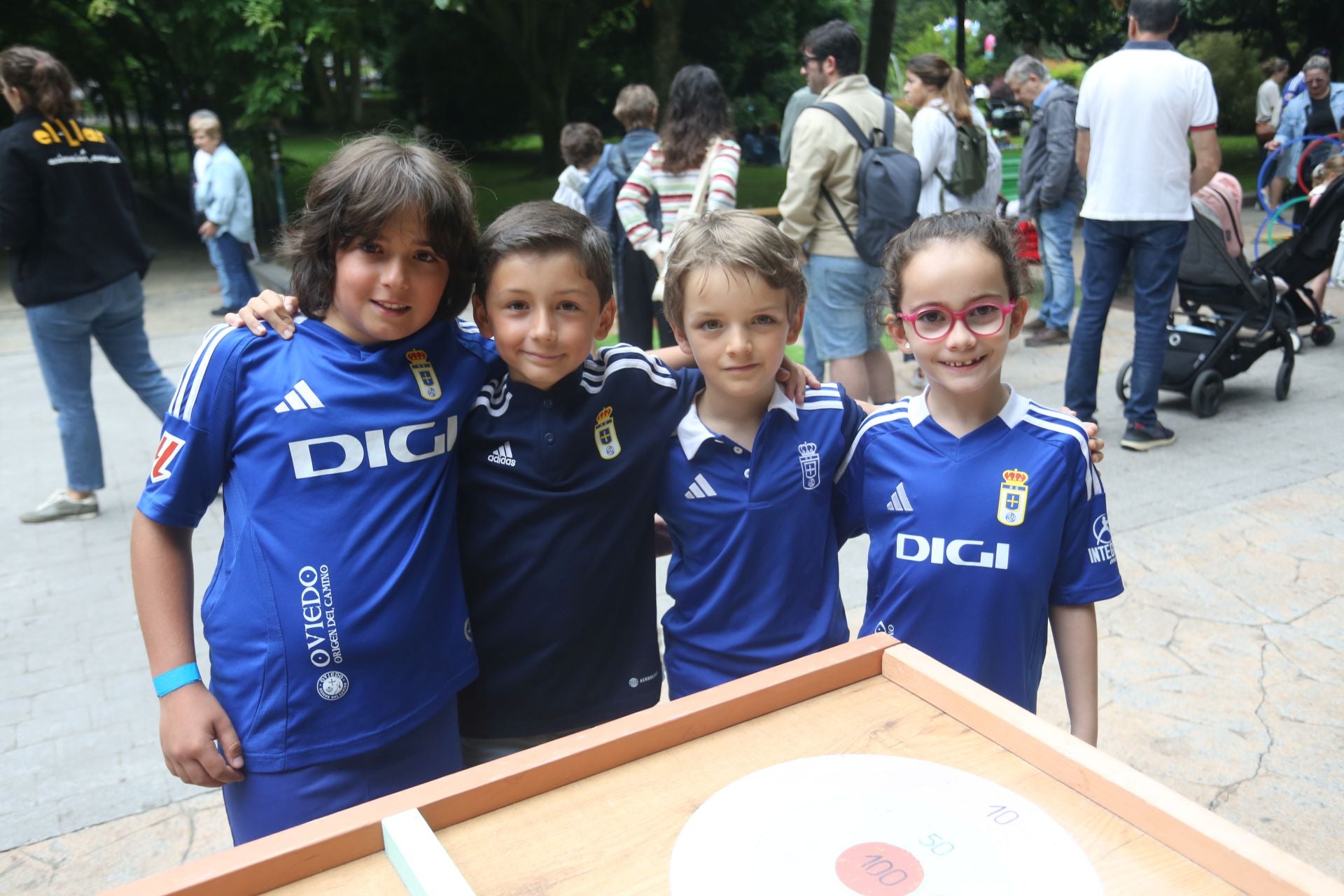 Oviedo cumple con la tradición y toma el centro en el Martes de Campo