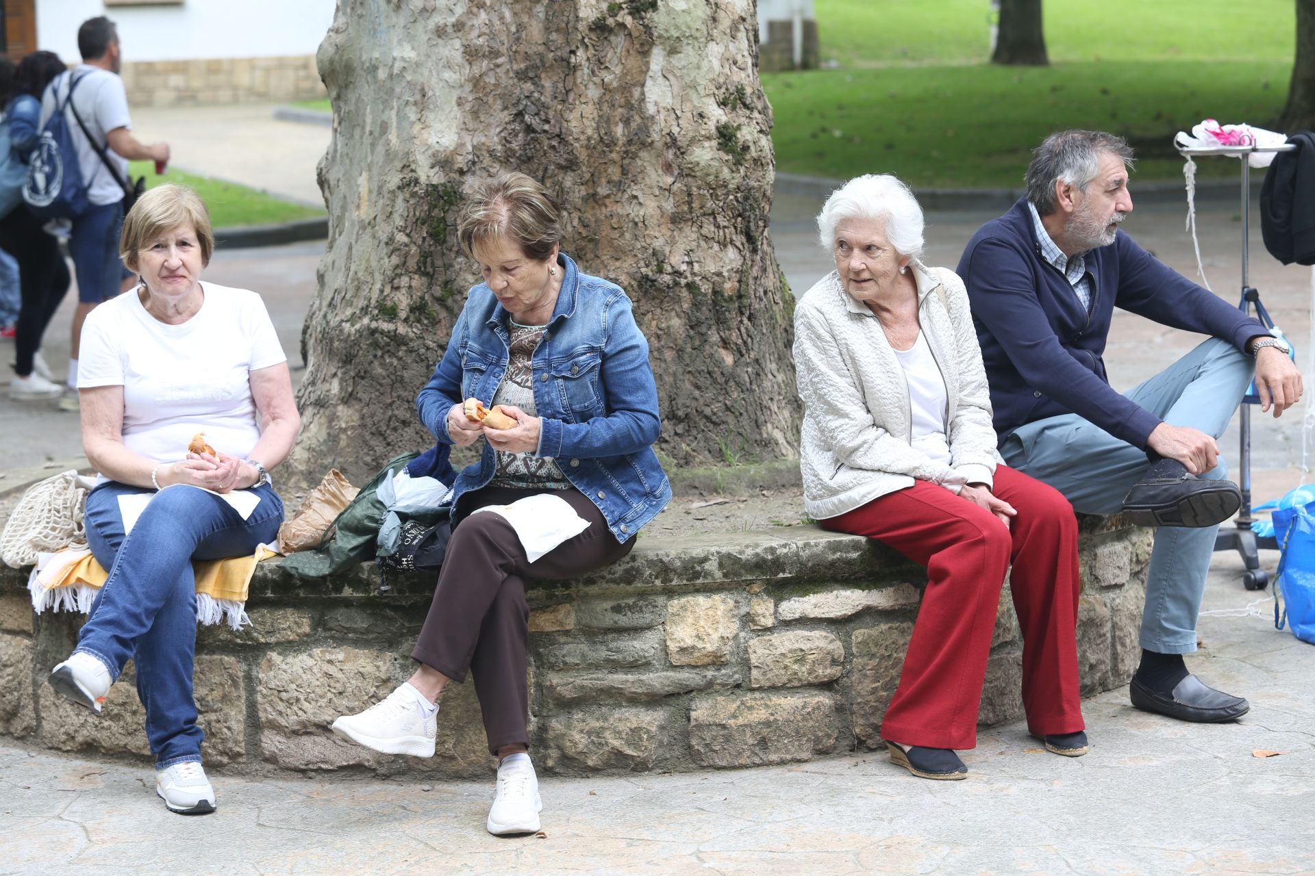 Oviedo cumple con la tradición y toma el centro en el Martes de Campo