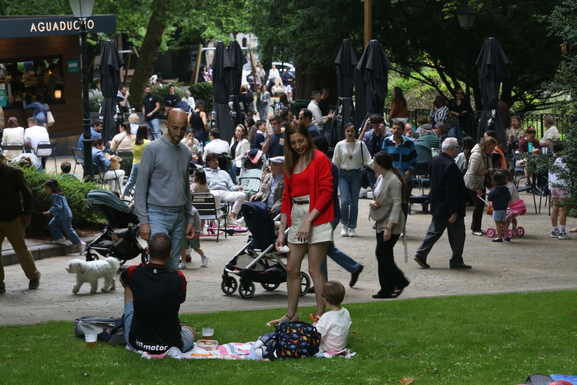 Oviedo cumple con la tradición y toma el centro en el Martes de Campo