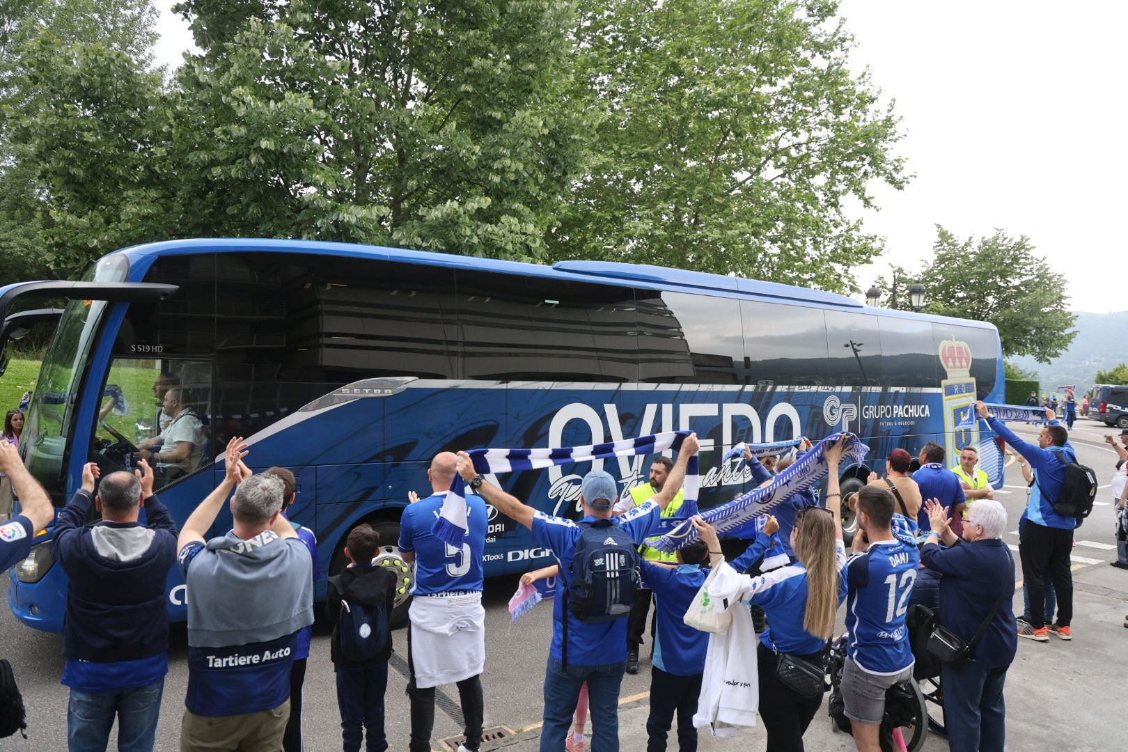 Ambientazo previo para el Real Oviedo - Almería