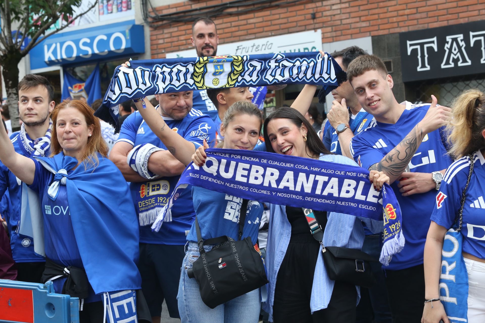 Ambientazo previo para el Real Oviedo - Almería
