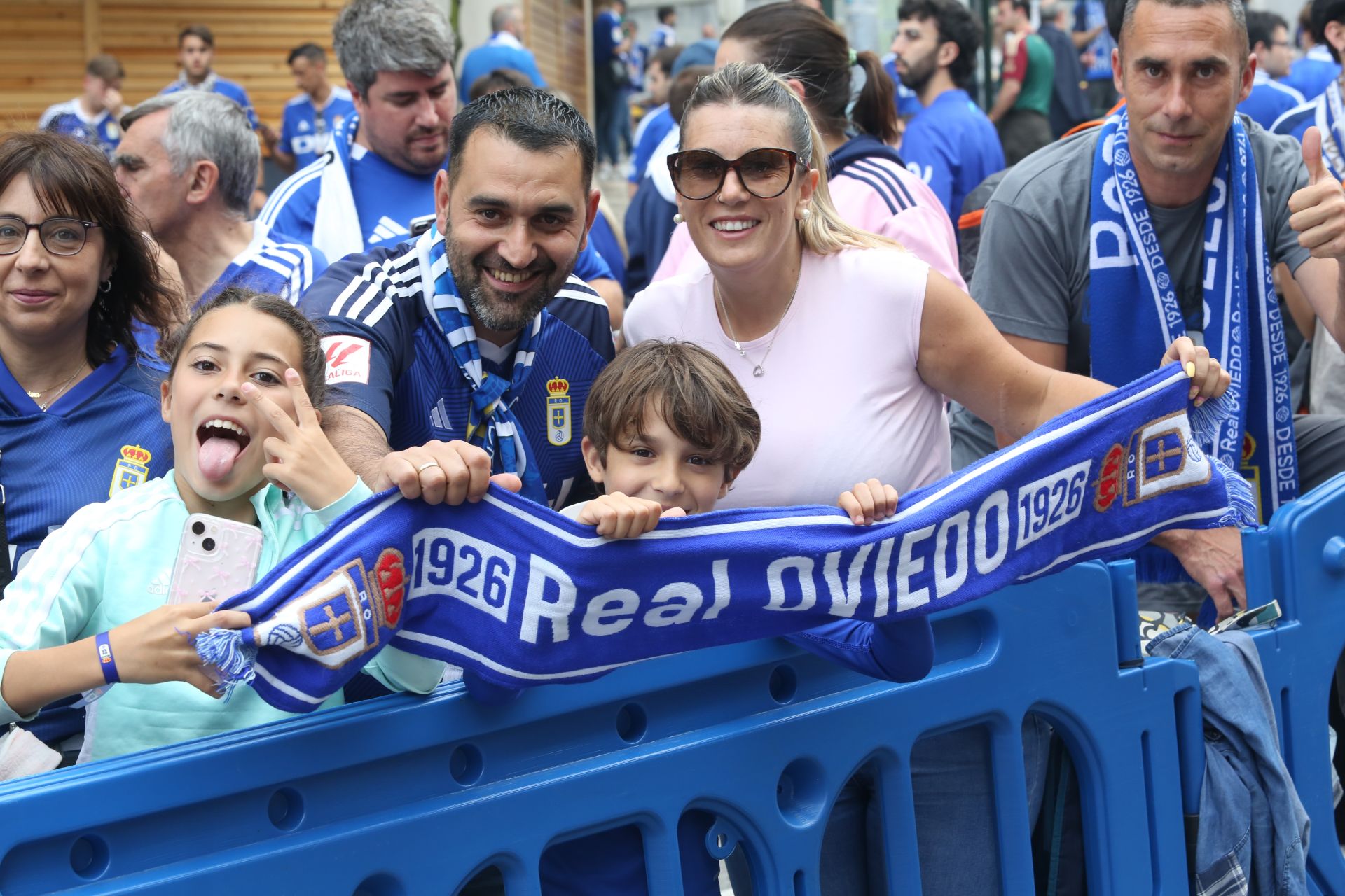 Ambientazo previo para el Real Oviedo - Almería