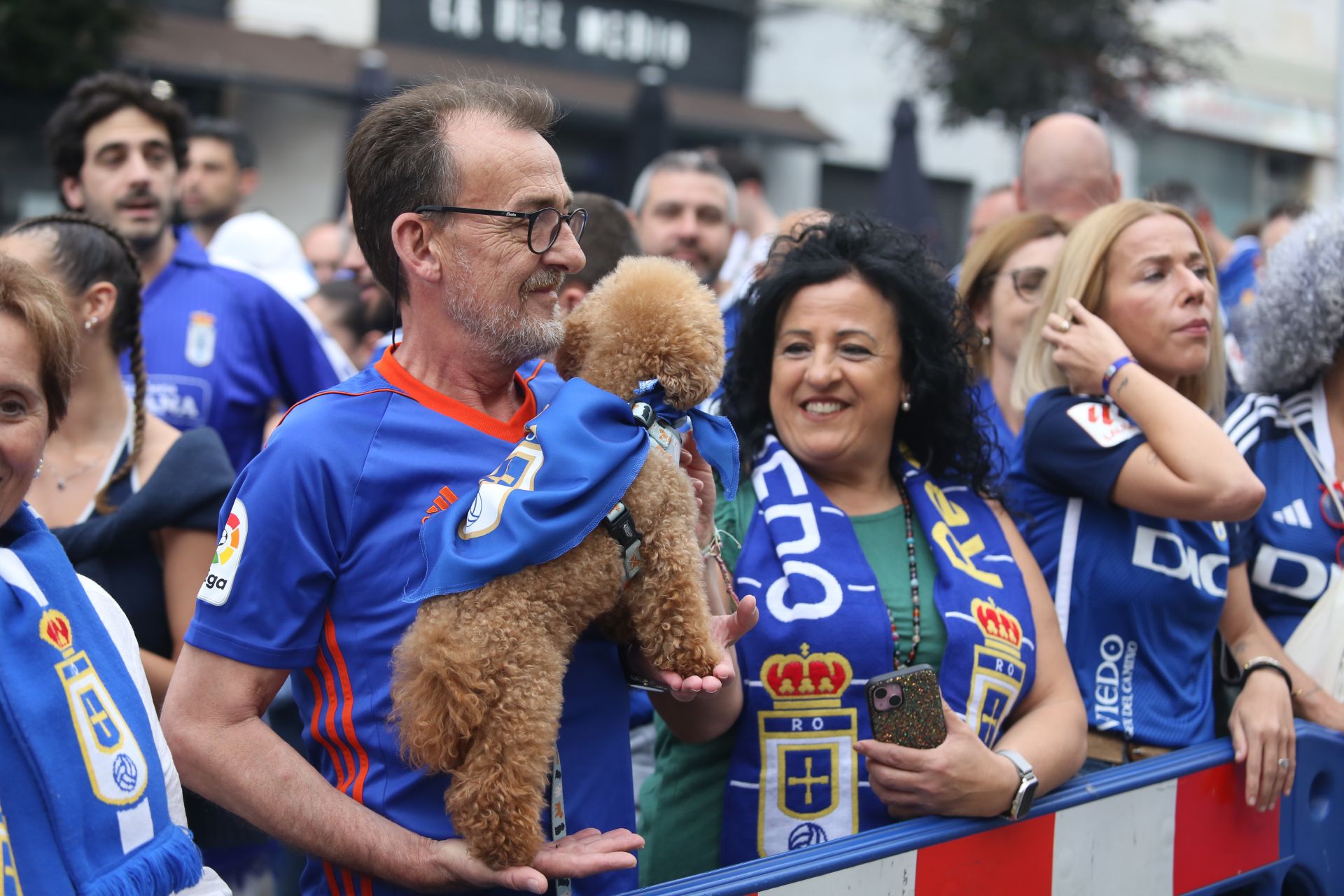Ambientazo previo para el Real Oviedo - Almería