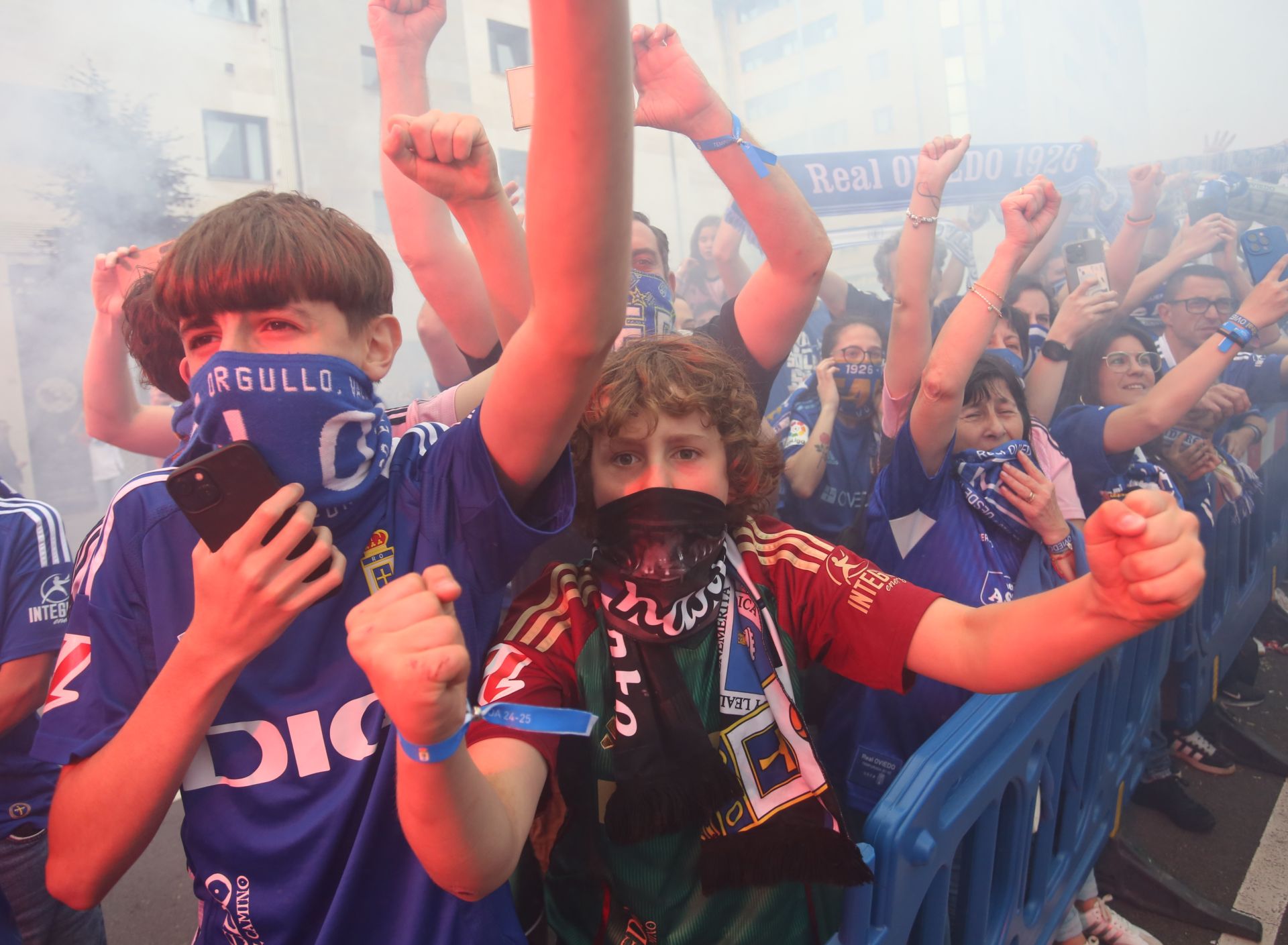 Ambientazo previo para el Real Oviedo - Almería