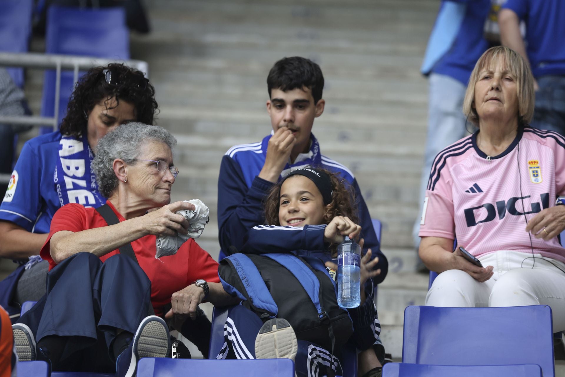 ¿Estuviste en el Real Oviedo - Almería? ¡Búscate en las imágenes!