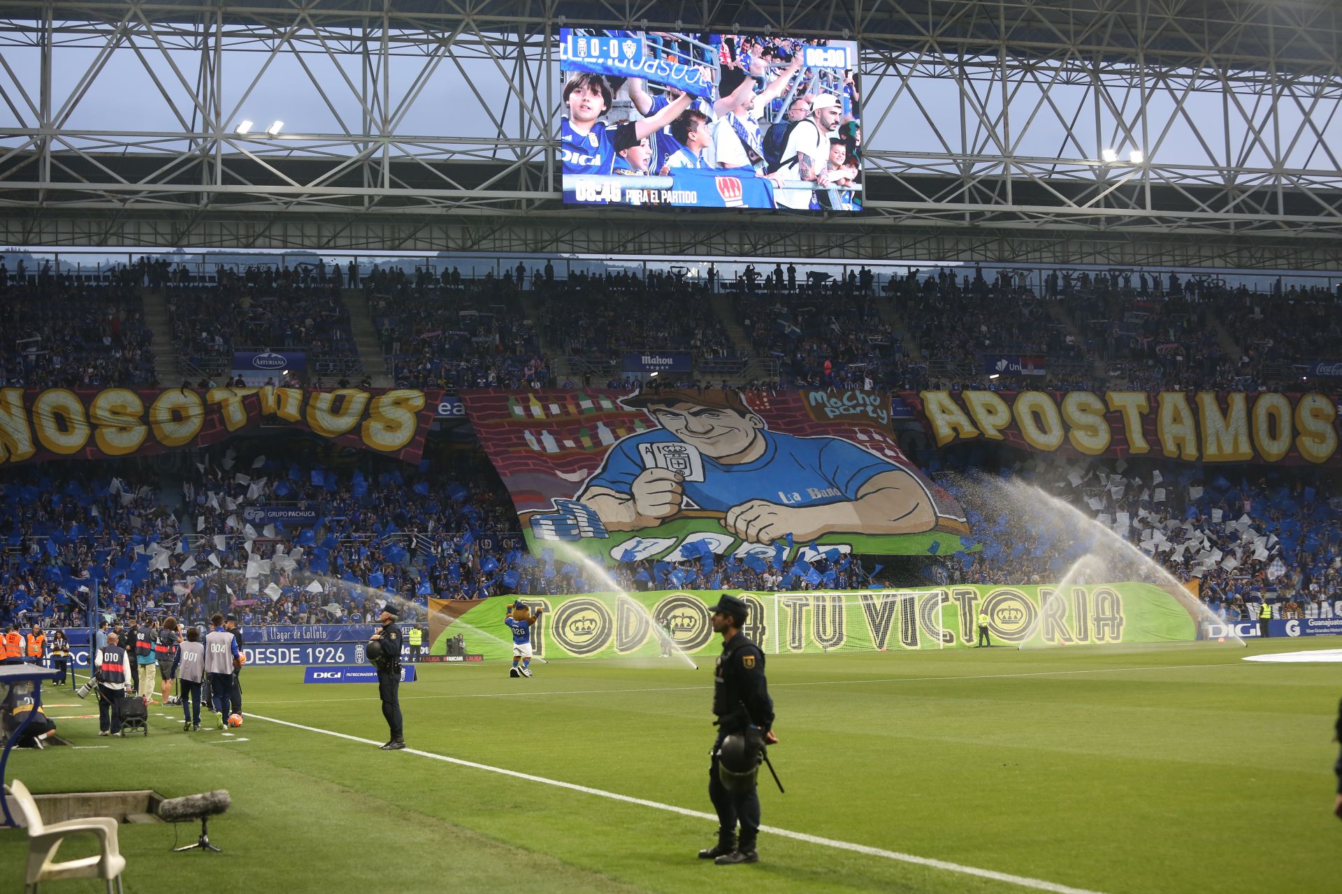 ¿Estuviste en el Real Oviedo - Almería? ¡Búscate en las imágenes!
