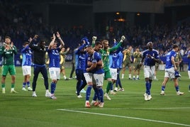Los azules celebran el resultado contra el Almería que los acerca aún más a Primera División.