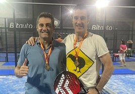 Marce y Dani Vaquero, con sus medallas de campeones.