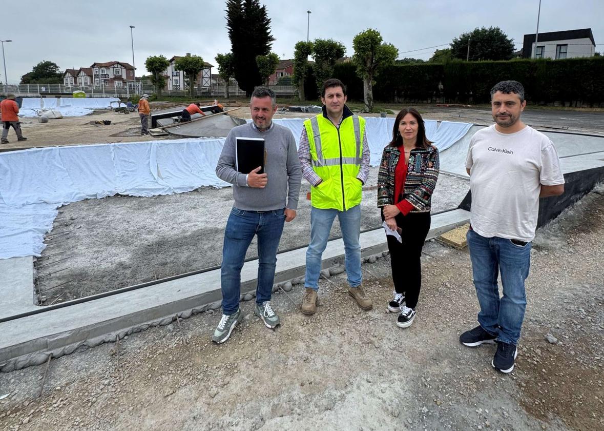 Daniel Navarro y Juan Antonio Freije, técnicos municipales, con los ediles María José Fernández y Javier Rodríguez.