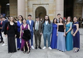 Emoción, alegría y mucha ilusión: los alumnos del IES Laboral y el San Eutiquio se gradúan