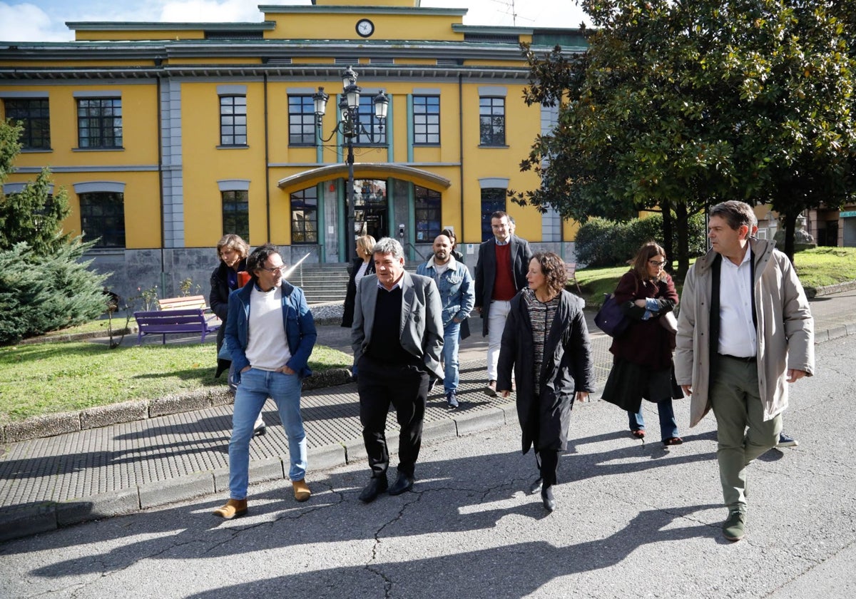 El ministro de Inclusión, Seguridad Social y Migraciones, José Luis Escrivá, visitó el colegio San José en 2023.