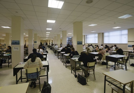 Los estudiantes de la edición de este año de la PAU, en pleno examen.