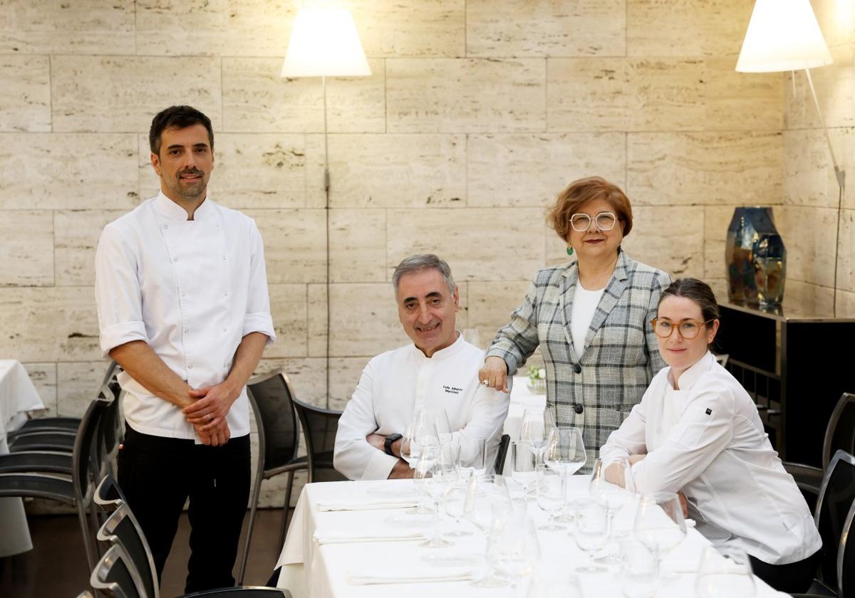 Guillermo y Luis Alberto Martínez, María Jesús Gil y Laura Velasco conforman la tercera y cuarta generación al frente del restaurante Casa Fermín.