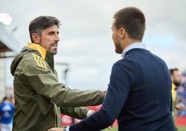 Paunovic saluda a Lisci al comienzo del partido.
