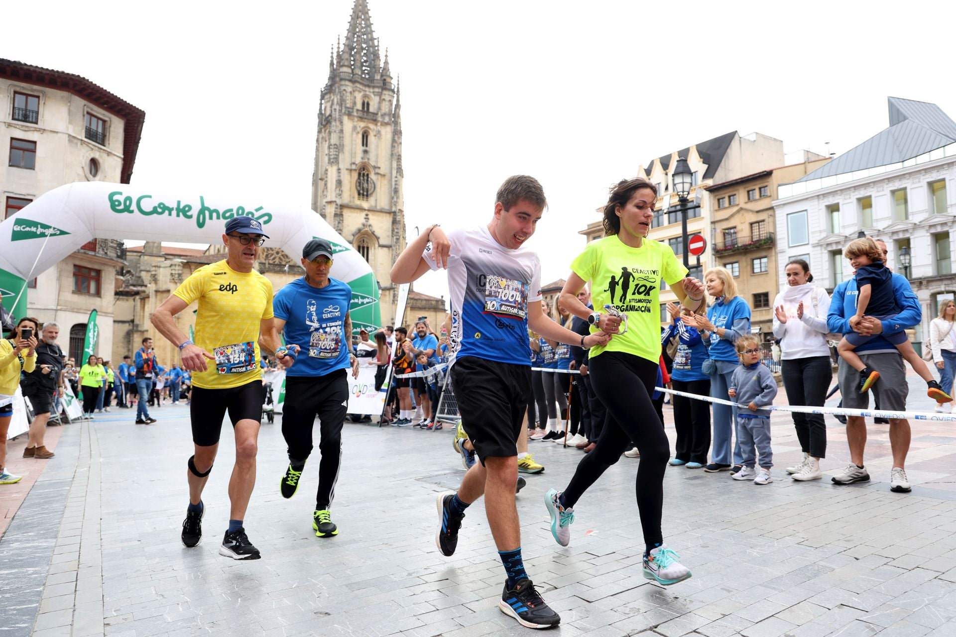 Fotos: III edición de la Carrera 10Km AutismOviedo