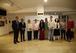 Ignacio Pérez Alonso, director general de LA VOZ: Alfredo Suárez, presidente de Asturmadi; Mariví Monteserín, alcaldesa de Avilés; la entrenadora Yolanda Mijares; la pianista Noelia Rodiles; el director del colegio San Cristóbal, Rubén Velasco; el alumno José Luis Chamorro; Vanessa Gutiérrez, consejera de Cultura; Ángel González, director del periódico, y Ruth Arias, Jefa de Redacción, antes de comenzar la gala en la Casa de Cultura.