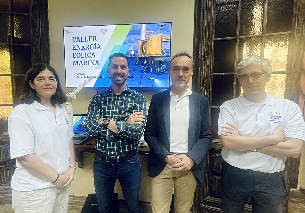 Gala Concepción, Álvaro Luna, Carlos García y Pedro Vicente al inicio del taller en el Santo Ángel.
