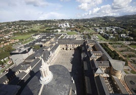 Vista de la cúpula y las cubiertas de la Universidad Laboral.