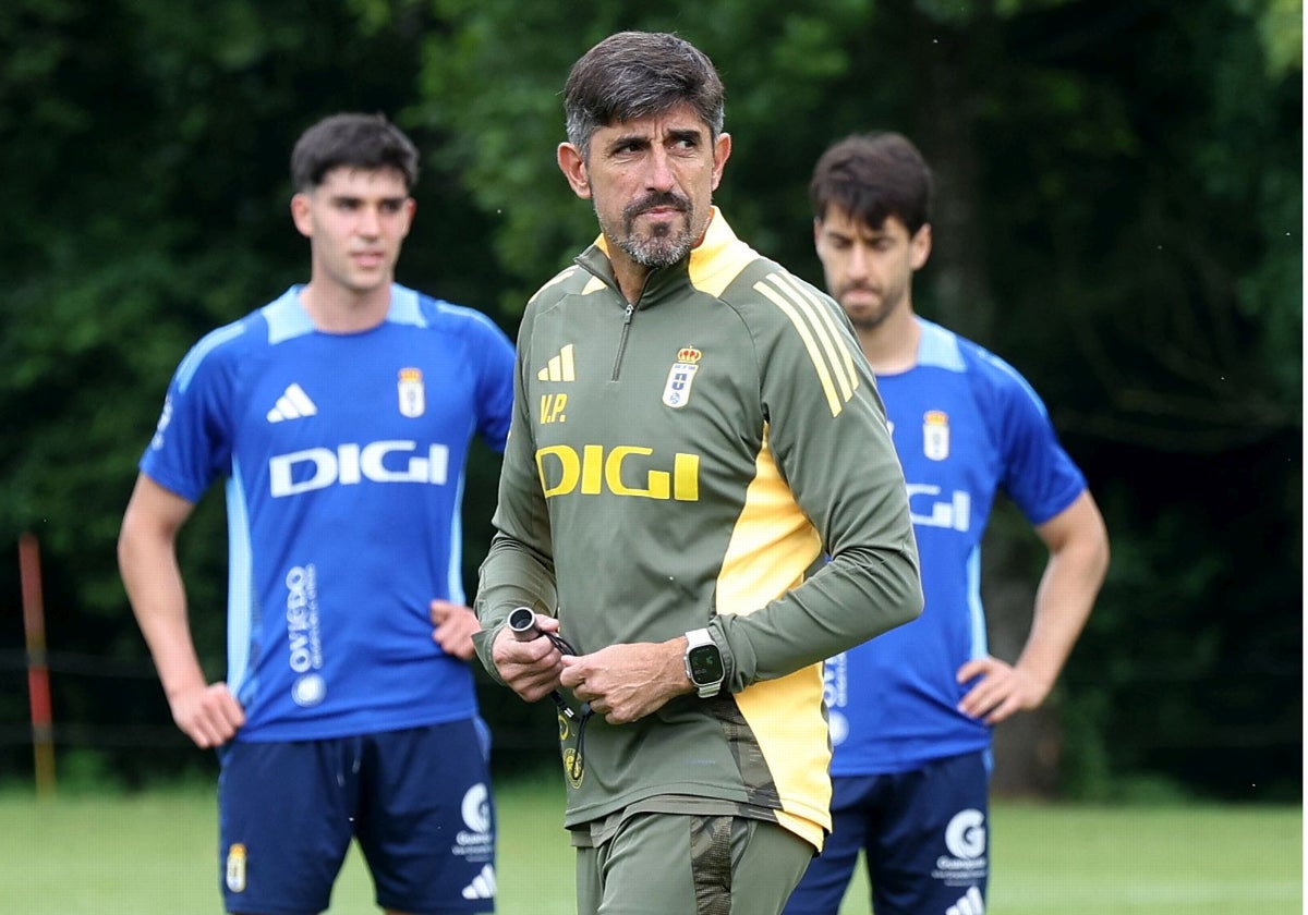 Paunovic, durante el entrenamiento de este lunes en El Requexón.