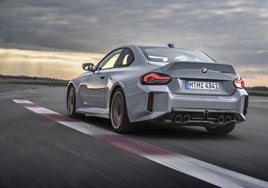El nuevo BMW M2 CS es capaz de hacer el 0-100 en tan sólo 3,8 segundos.