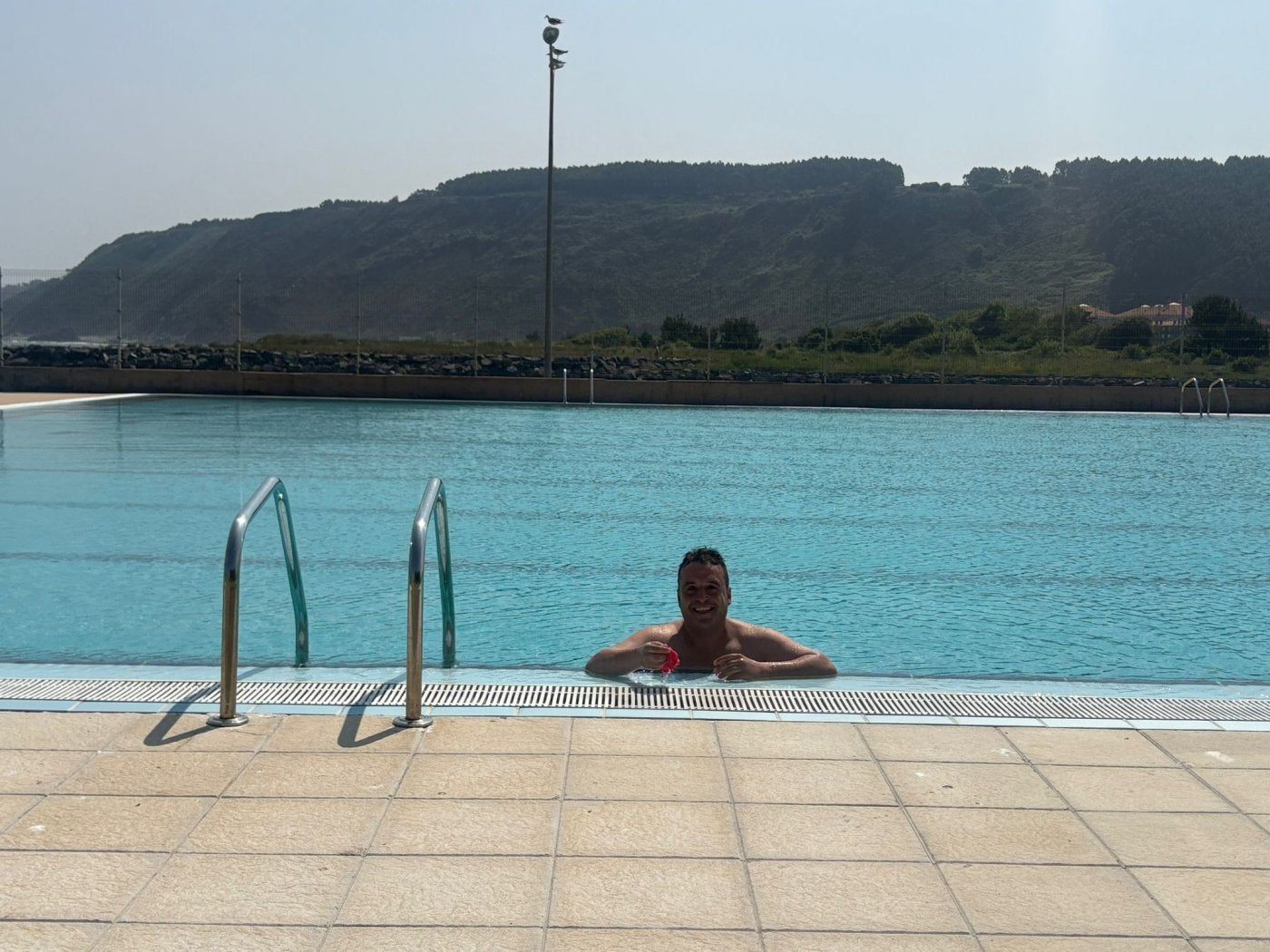 Las piscinas ya se encuentran abiertas hasta septiembre y ayer acogieron a los primeros bañistas.