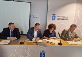 De izquierda a derecha José Manuel Vega, Carlos Paniceres, Marta del Arco y Félix Baragaño.