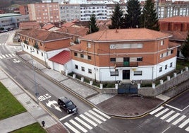 Cuartel de la Guardia Civil de La Pola, donde el alcalde plantea una operación urbanística.
