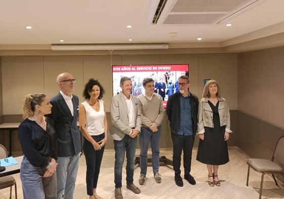 Los concejales del PSOE, esta mañana, en el desayuno informativo en el hotel NH Principado