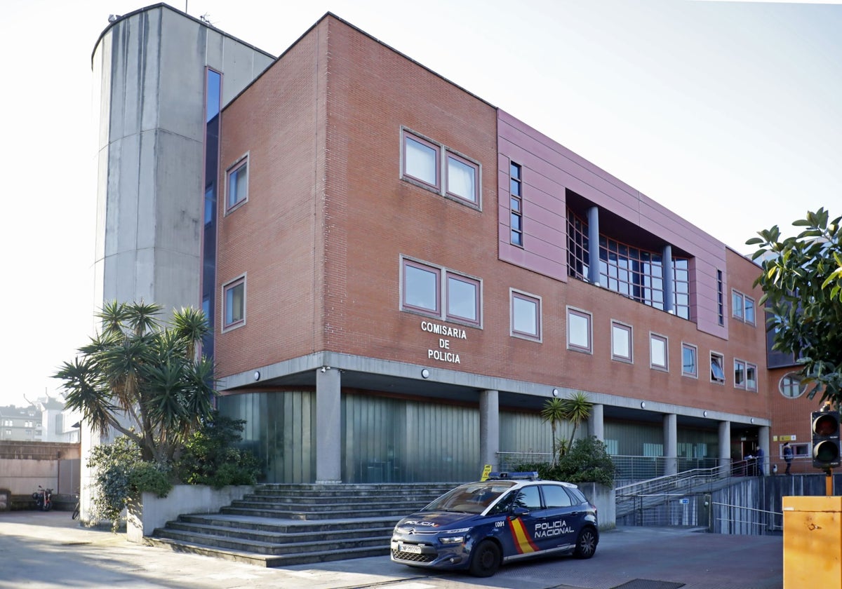 Comisaría de la Policía Nacional, a donde fue trasladado el detenido.