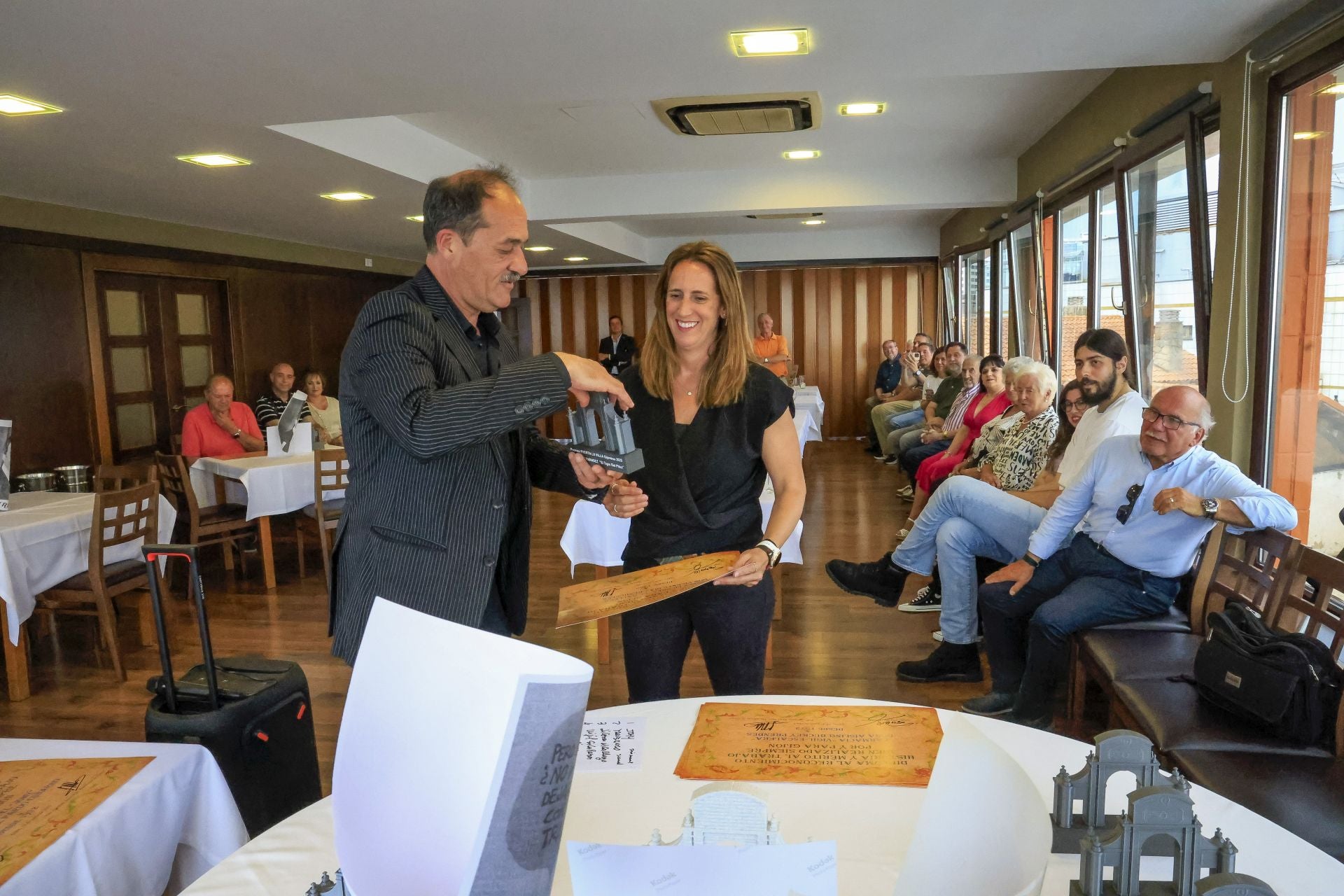 El Grupo Puerta La Villa de Gijón entrega sus galardones