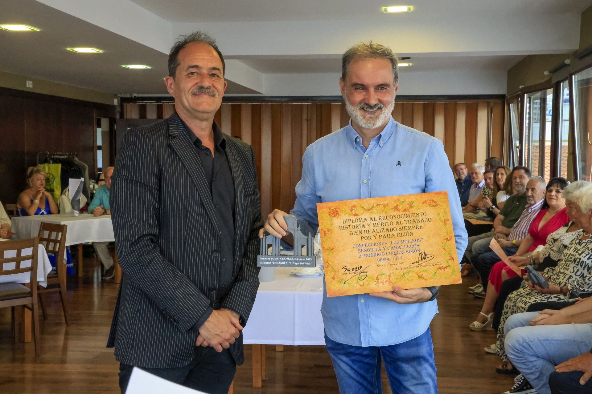 El Grupo Puerta La Villa de Gijón entrega sus galardones
