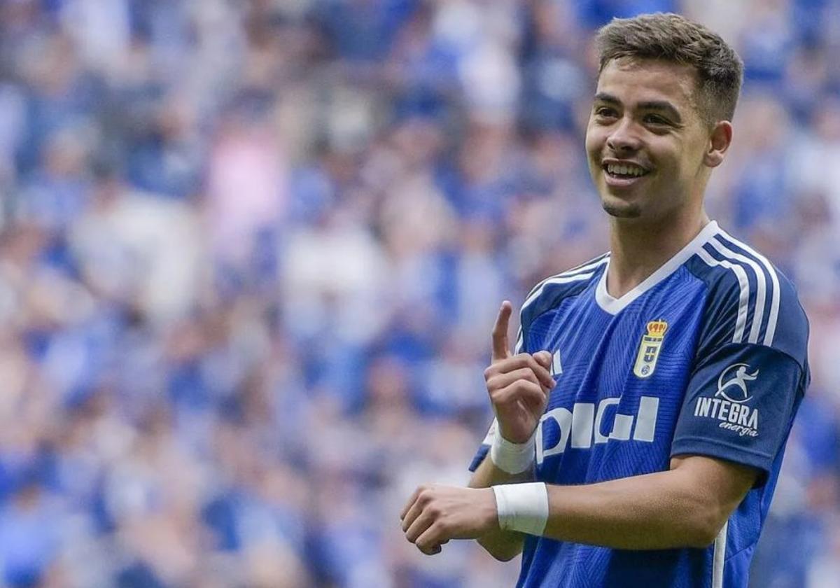 Masca celebra uno de sus últimos goles como futbolista del Real Oviedo antes de salir para firmar por el Eldense.