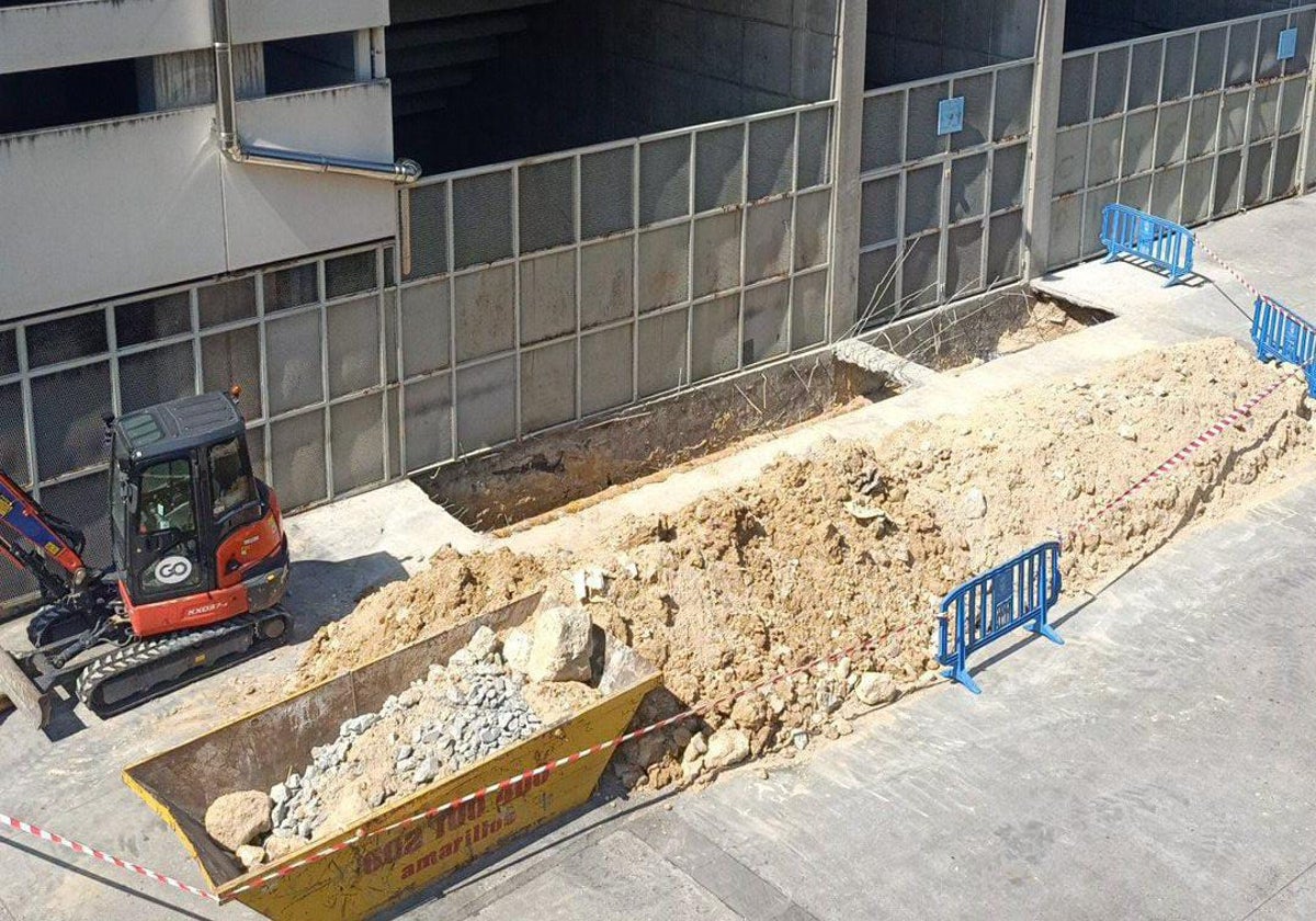 Las obras, en el exterior del Carlos Tartiere.