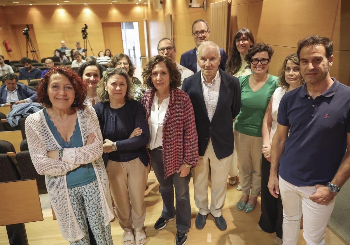 María Rosario López, en el centro, con algunos de los ponentes de la jornada sobre transformación urbana celebrada ayer.